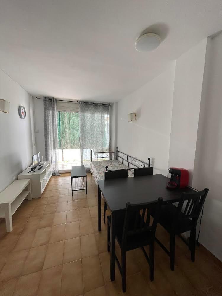 Apartment Piso Reformado Con Terraza, Piscina, 3 Minutos De Playa De Fenals